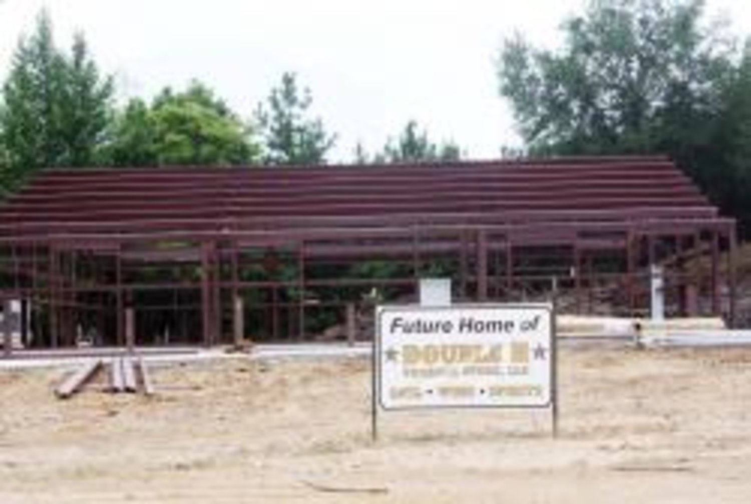 Double H Package Store has finally got some good weather and their construction in progressing at Quitman Business Park.
