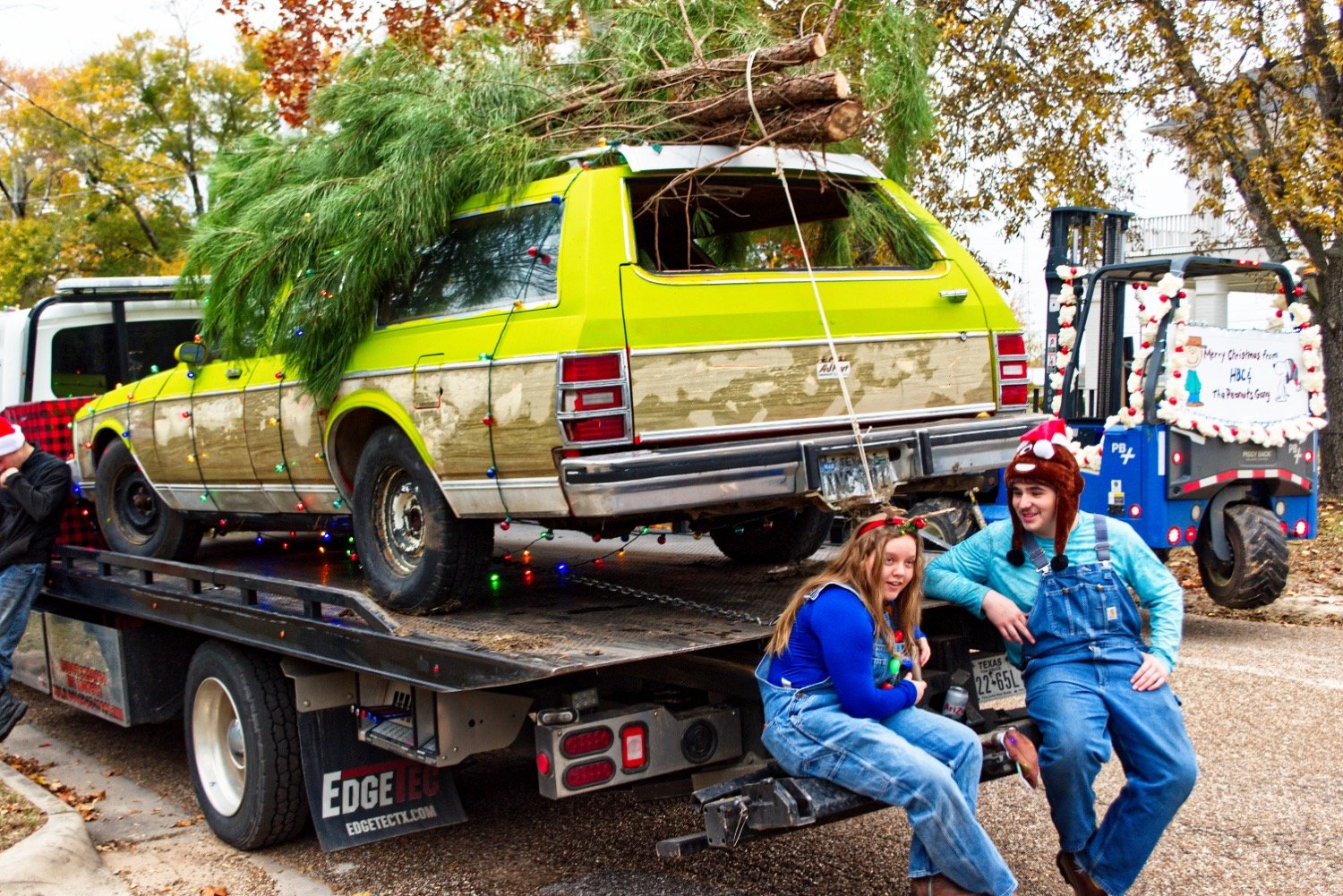 The Griswolds’ “Christmas Vacation” float by Wyatt’s Towing won second place in the Mineola parade.
